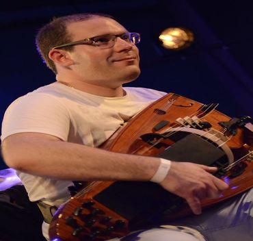 photo de kevin dalot avec sa vielle electro